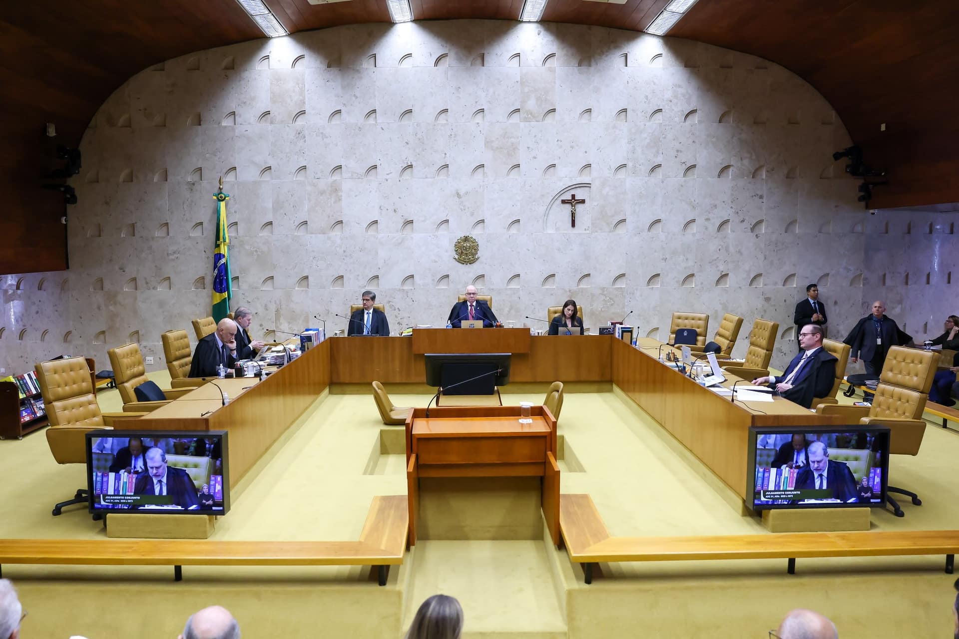 Pesquisa Quaest indica que 67% mantêm voto presidencial apesar da crise no STF