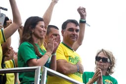 Flávio Bolsonaro cancela motociata em Juiz de Fora, onde pai sofreu atentado em 2018