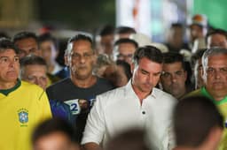 Derrotado, Flávio Bolsonaro ficará sem cargo e sem foro privilegiado em 2027