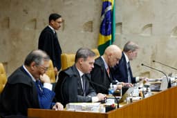 STF cancela sessão do plenário em meio a crise entre Dino, Moraes e Mendonça