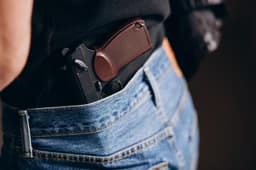 Câmara aprova projeto que autoriza porte de arma para oficiais de justiça