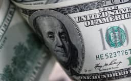 Dólar abre em alta, com cenário eleitoral no Brasil e guerra no Oriente Médio no radar