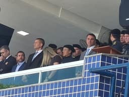 Flávio Bolsonaro diz que voou em jatinho a convite de Willer, e não de Vorcaro