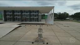 Crise no STF: juristas propõem que Moraes e Mendonça sejam afastados temporariamente de processos em apuração