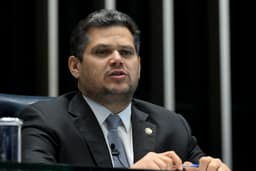Alcolumbre mantém calendário de discussão sobre o fim da escala 6x1, mas votação do texto é incerta