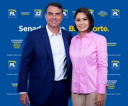 Campanha de Flávio Bolsonaro comemora fala de Michelle ao declarar que crise é 'página virada'