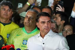 Investigações que miram Flávio Bolsonaro podem permanecer no STF mesmo após perda do foro privilegiado; entenda