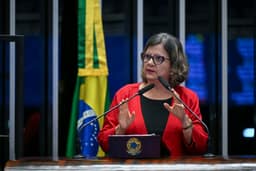 Líder do governo no Senado reconhece impacto eleitoral de votação do fim da escala 6x1