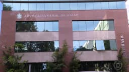 AGU pede a Fachin suspensão do afastamento do diretor da PF e aponta invasão de prerrogativa de Lula