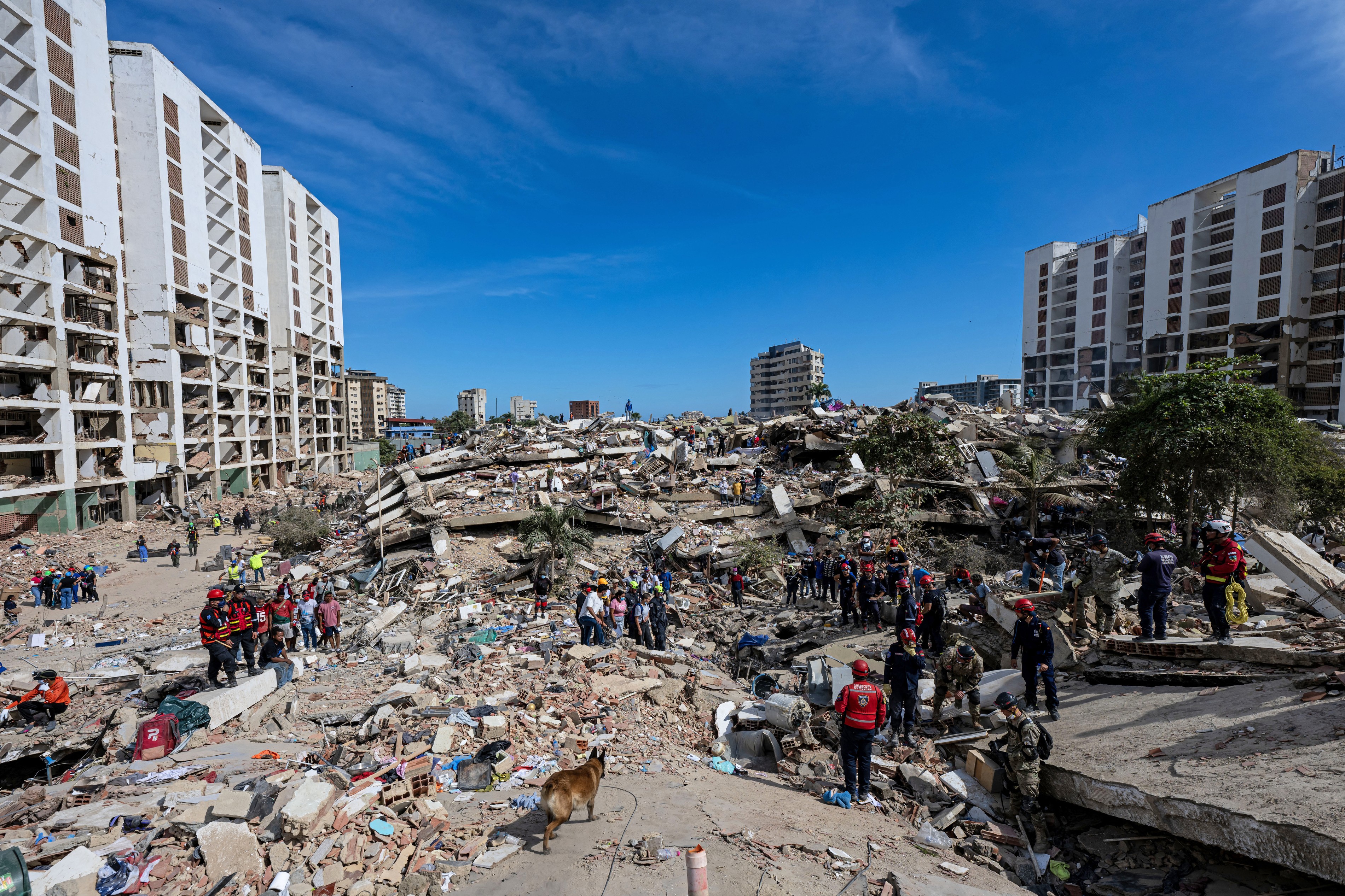 Complexo de plano habitacional de Hugo Chávez desaba após terremotos na Venezuela