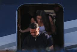 'Ridículo', 'ofensa', 'olhar para frente': a reação após Flávio fugir, se dizer 'presidente eleito', apagar e falar que é 'líder do Brasil'