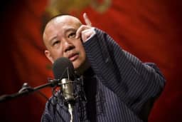 Comediante mais famoso da China é investigado após fazer piada com canção do Partido Comunista; entenda