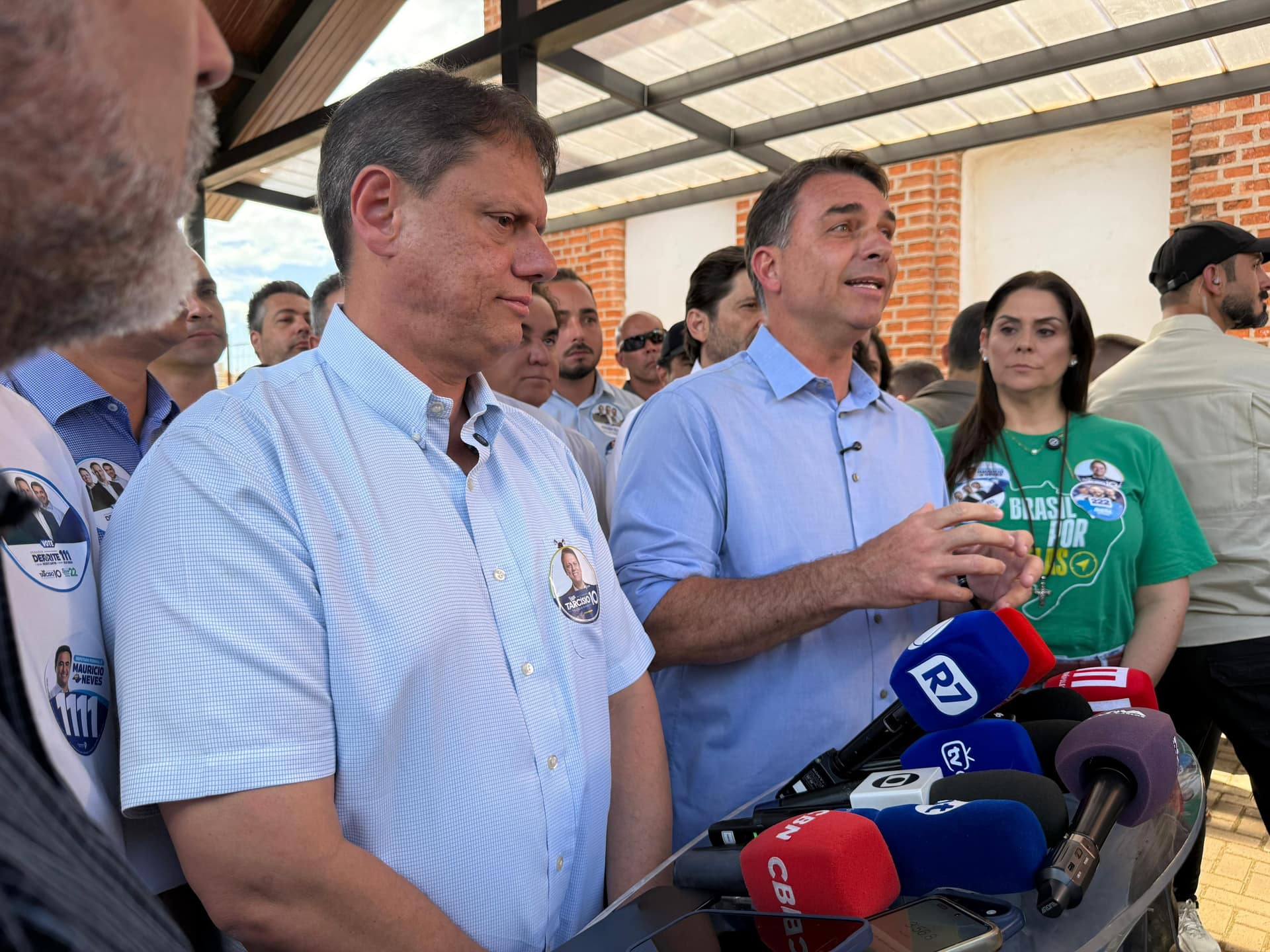 Flávio Bolsonaro acusa Alcolumbre e Moraes de agir por autoproteção