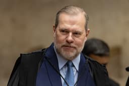 Ministros do TSE criticam Toffoli por decisão individual contra Renan Santos sem aval do plenário