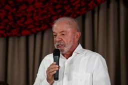 Em reunião, Lula é cobrado a ter mais participação nas redes e diz que vai explorar riscos da eleição de Flávio