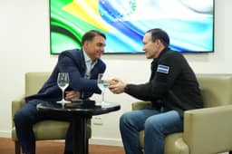 'Tem pouco preso no Brasil', diz Flávio Bolsonaro após encontro com ministro da Segurança de El Salvador