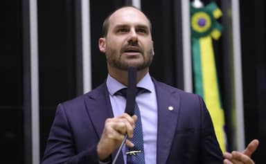 Eduardo Bolsonaro perde cargo na Polícia Federal após 30 dias de faltas