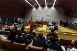 Ala do STF vê precedente perigoso em decisão de Moraes contra fonte de jornalista