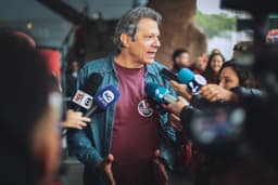 Militantes e candidatos do PT saem às ruas neste domingo em dia de 'mobilização nacional' por Lula