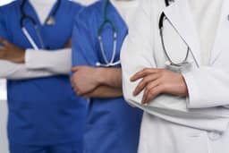 Câmara aprova 'OAB da Medicina' e texto segue para o Senado às vésperas de perder validade