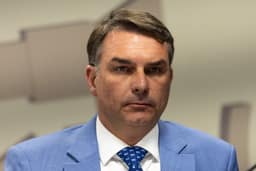 Flávio acusa integrantes da CNBB de espalharem fake news sobre Nossa Senhora; entidade rebate: ‘A mentira não se combate com outra mentira’