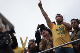Em ato na Paulista, Flávio diz que 'quem vota em Lula está votando em Alexandre de Moraes'