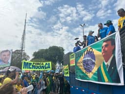 Sem Flávio e Michelle, apoiadores de Bolsonaro criticam Lula e Moraes e defendem Mendonça em ato do 7/9 em Brasília