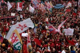 Lula volta à Paulista no último dia de campanha; aposta em atos de rua marcou segundo turno