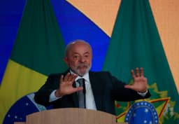 Lula celebra fim da escala 6 por 1, bandeira de campanha: