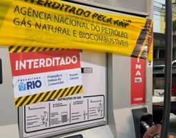 ANP multa distribuidoras em mais de R$ 700 milhões e vê aumento abusivo nos preços dos combustíveis