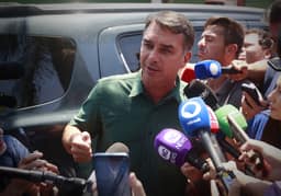 Flávio vota a favor do fim da escala 6x1 após meses de críticas, pressão e recuo na reta final da eleição