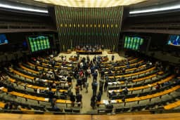 Congresso aprova projeto de desoneração de combustíveis que prevê ajuste fiscal a partir de 2027