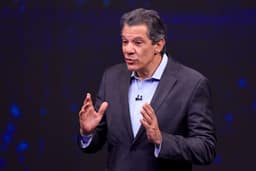 Motorista de Haddad sustenta relato de intimidação em depoimento à polícia, que alega contradição de horários