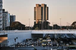 Mercado reduz projeção de crescimento da economia às vésperas da divulgação do PIB do segundo trimestre