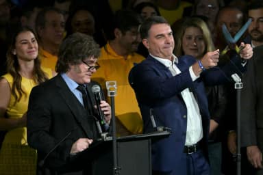 Milei e Netanyahu parabenizam Flávio Bolsonaro pelo primeiro turno