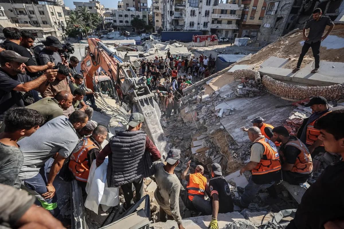 Desabamento de edifício em Gaza deixa 12 mortos e mais de 100 desaparecidos