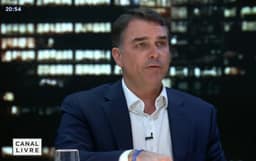 Flávio Bolsonaro na Globo ao vivo: que horas começa a entrevista no JN?