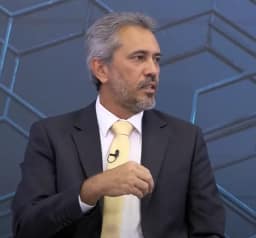 Entrevista Elmano de Freitas: 'Ciro Gomes virou um apêndice do bolsonarismo'