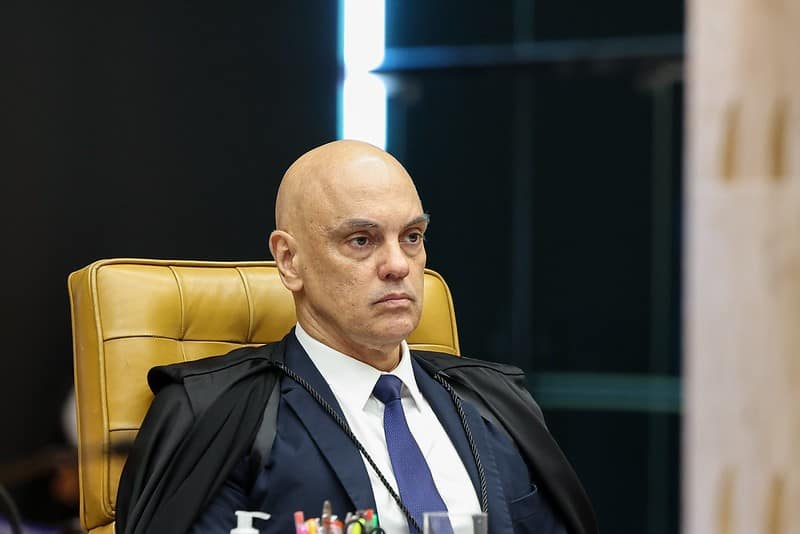 Flávio Dino pede vista e suspende julgamento de Alexandre de Moraes no STF