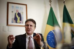 Líder do PT no Senado diz ter avisado Lula sobre apoio a proposta que reduz maioridade penal para 16 anos