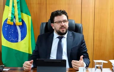 Roberta Luchsinger ofereceu canabidiol ao SUS por R$ 626 milhões sem licitação