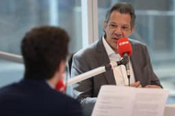 Haddad diz que Flávio Bolsonaro é 'grave risco institucional' e não pode conceber derrota de Lula