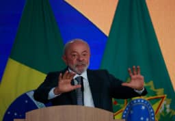 Campanha de Lula deve explorar recuo de Flávio sobre fim da 6x1 e vê votação da PEC como ‘fôlego’ para petista