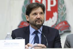 Qual é o número de André do Prado para o Senado por São Paulo?