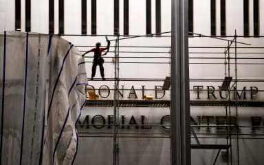Kennedy Center fecha após juiz federal proibir nome de Trump na fachada
