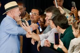 Campanha de Lula aciona TSE e pede remoção de posts de Nikolas que usam fala do presidente sobre 'toque'