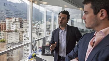 Alejandro Betancourt intermedeia entrada de petroleiras dos EUA na Venezuela