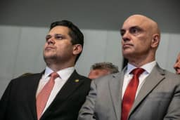 Moraes se reuniu por três horas com Alcolumbre antes de investir contra Mendonça em inquérito das fake news