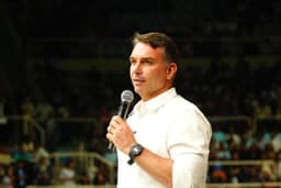 Flávio Bolsonaro diz que não vai a debate da Band, marcado para o próximo domingo