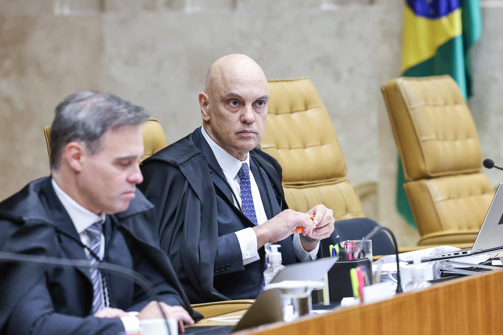 Edson Fachin separa casos: Moraes em 15 de setembro e Mendonça em 23 de setembro